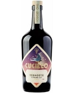 Dyb rubinrød Cucielo Rosso Vermouth-flaske med solnedgangsinspireret etiket